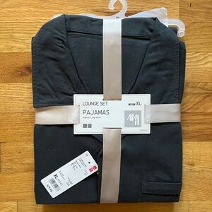 Uniqlo Men’s XL lounge set long sleeve pajamas, dark gray